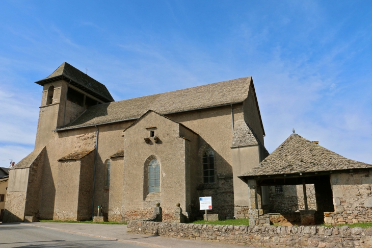 Facade-sud de l'église Saint Pierre  - Canet-de-Salars