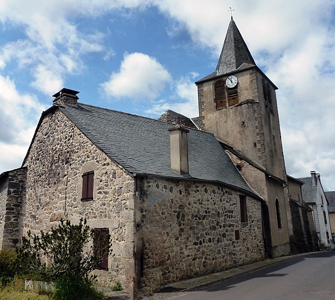 Vers l'église - Cassuéjouls