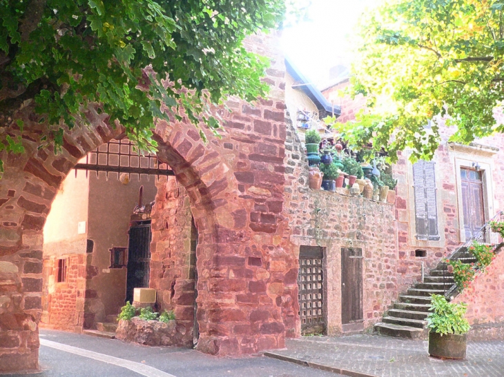 Au coeur de Clairvaux, village rose - Clairvaux-d'Aveyron