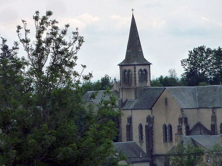 Vue sur l'église - Condom-d'Aubrac