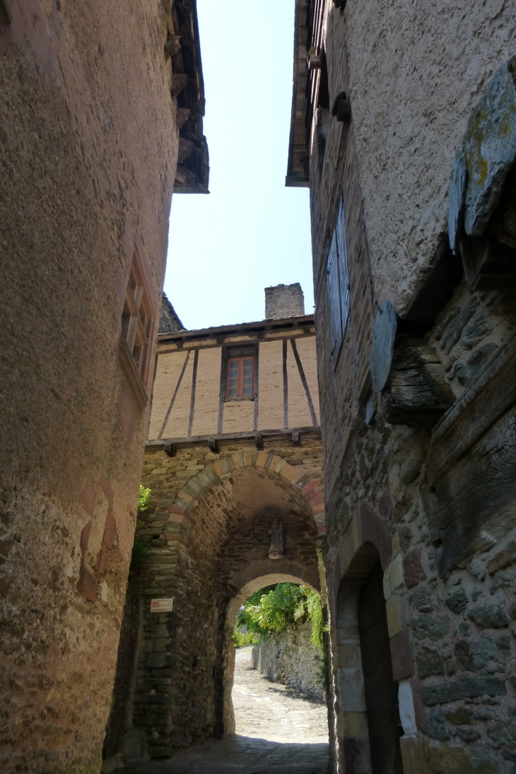  - Conques