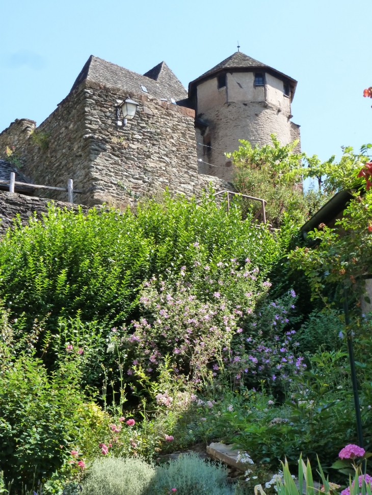  - Conques