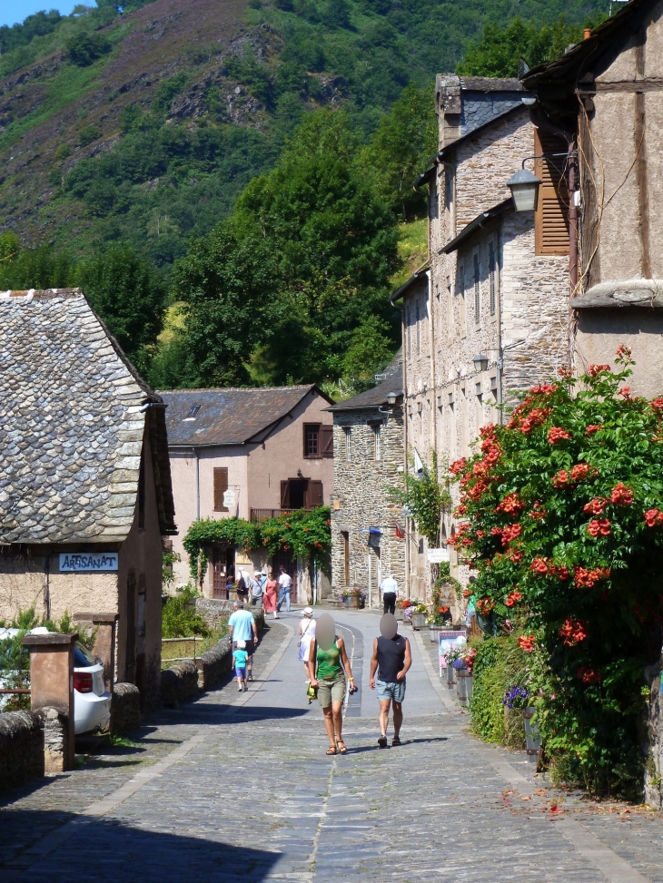  - Conques