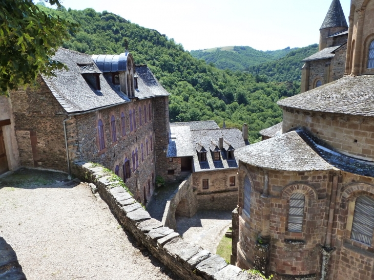  - Conques