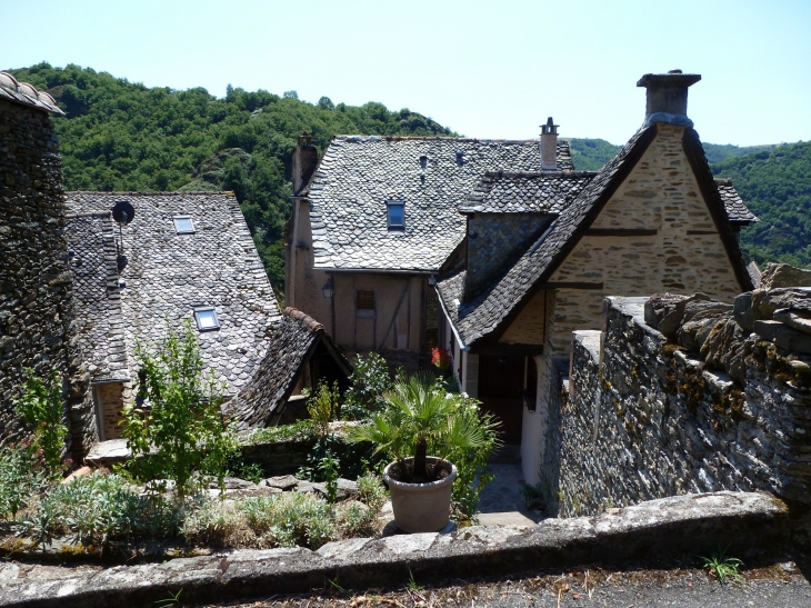  - Conques