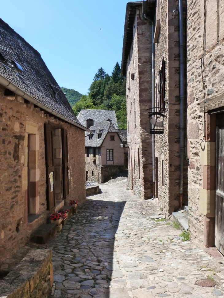  - Conques