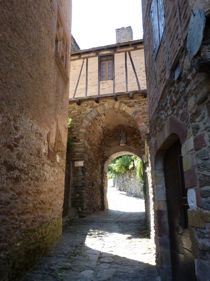  - Conques