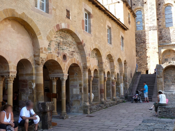  - Conques