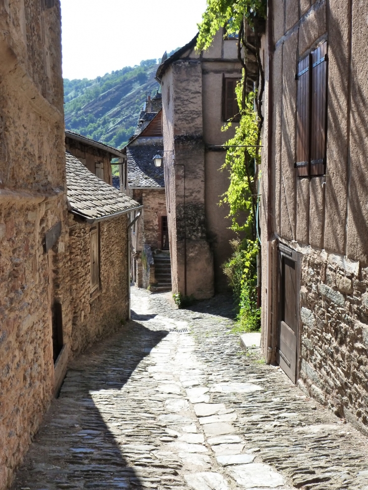  - Conques