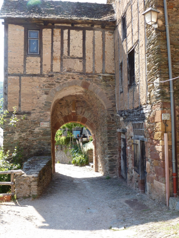  - Conques