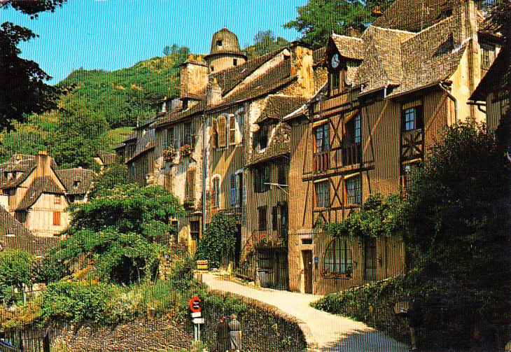 La mairie au détour des vieilles ruelles de Conques(12320)