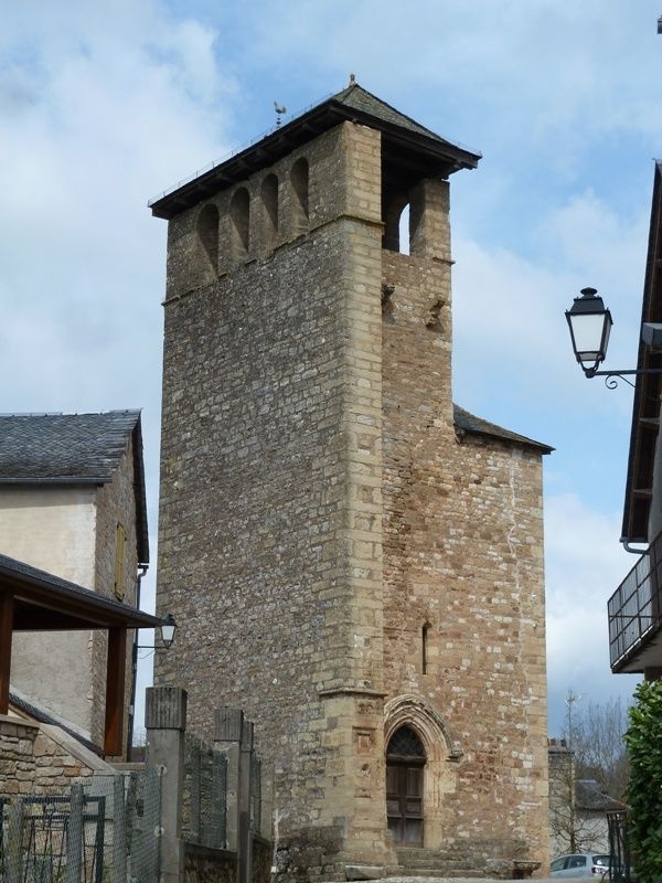 L'ancienne église Le 1er Janvier 2016 les communes Coussergues, Cruéjouls et Palmas  ont fusionné  pour former la nouvelle commune Palmas-d'Aveyron.