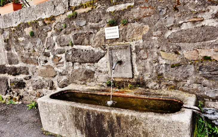 Fontaine - Curières