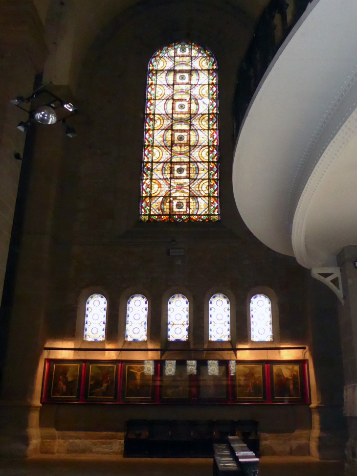 Dans l'église Notre Dame : vitraux et chemin de croix de Gustave Moreau - Decazeville