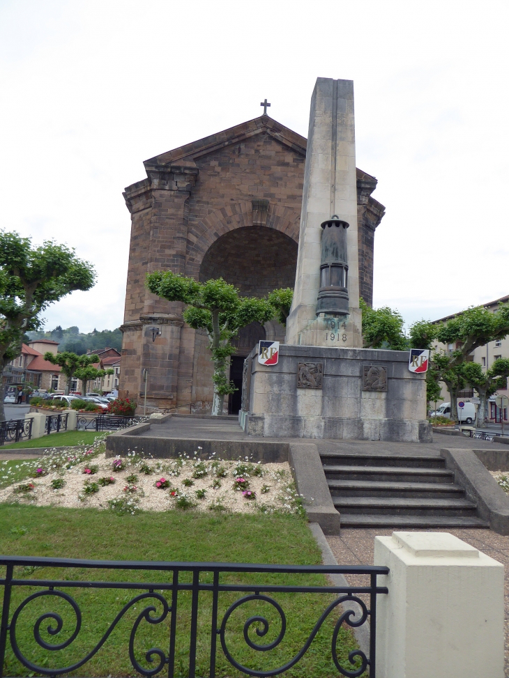 L'église et le monument aux morts - Decazeville