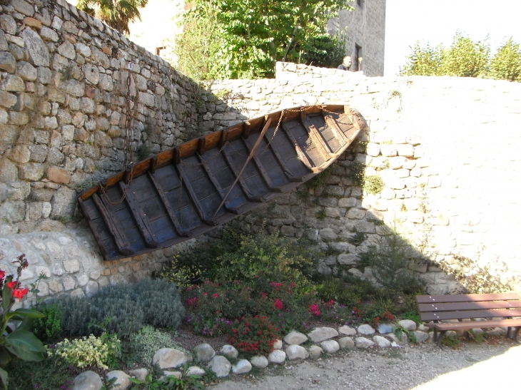 Barque de pèche   pour le Lot et la Truyère - Entraygues-sur-Truyère