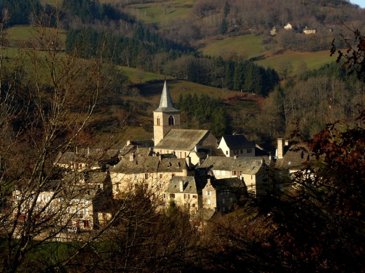 Village d'espeyrac vu du GR65