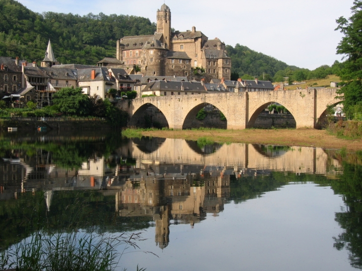 Estaing et le Lot