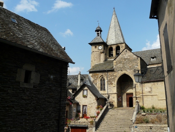 L'église   Crédit : André Pommiès - Estaing