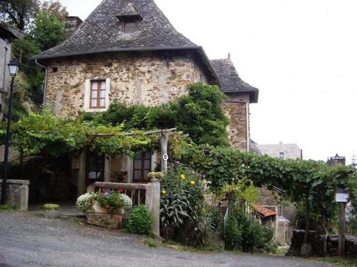 La Vinzelle : maison fleurie - Grand-Vabre