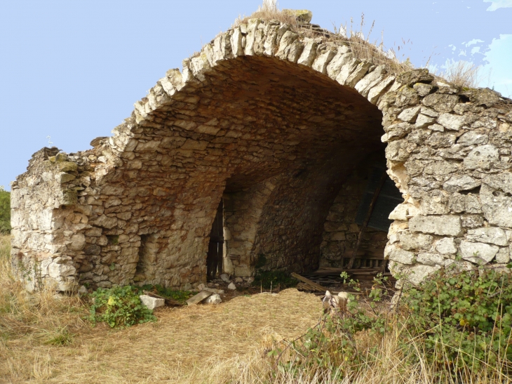 Aux alentours ancienne bergerie. - La Cavalerie