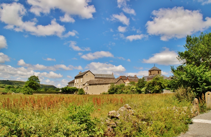 Le Village - Lapanouse