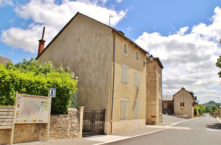 Le Village - Lapanouse