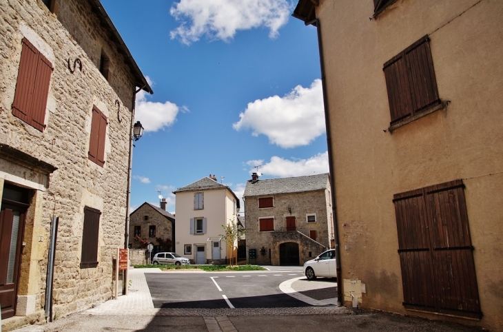 Le Village - Lapanouse