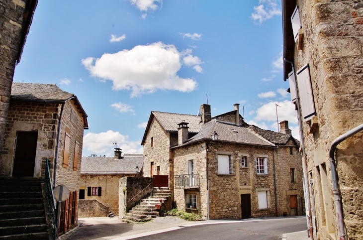 Le Village - Lapanouse