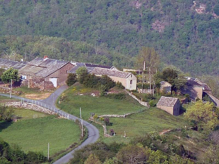 Hameau - Laval-Roquecezière