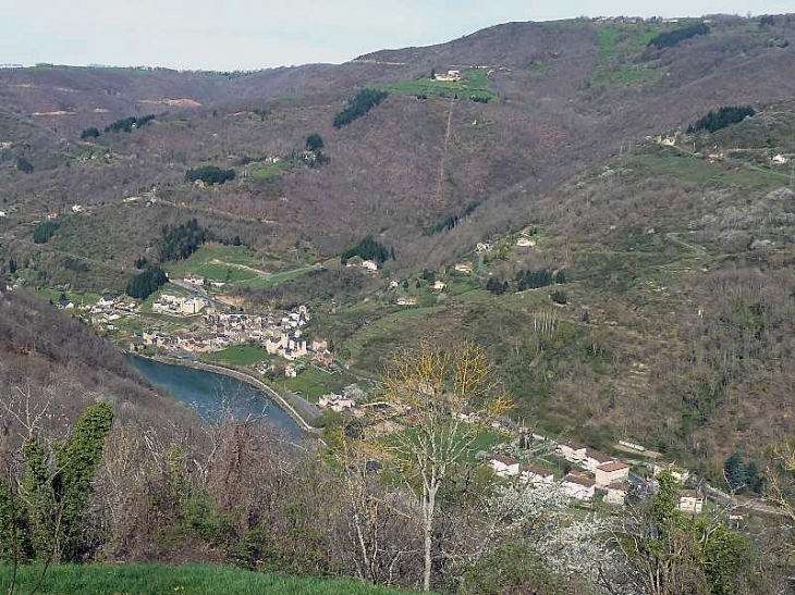 Vue plongeante sur le village - Le Truel