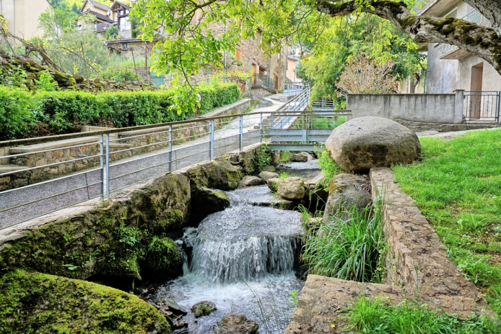 Petite cascade - Le Truel