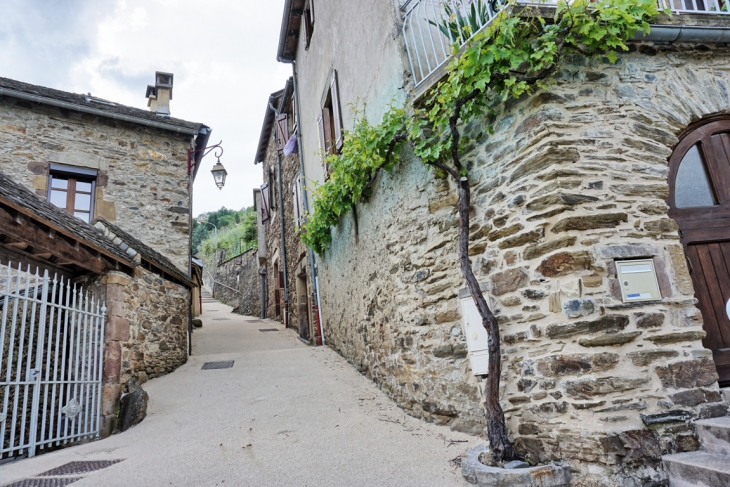 Ruelle pour rejoindre le haut du village - Le Truel