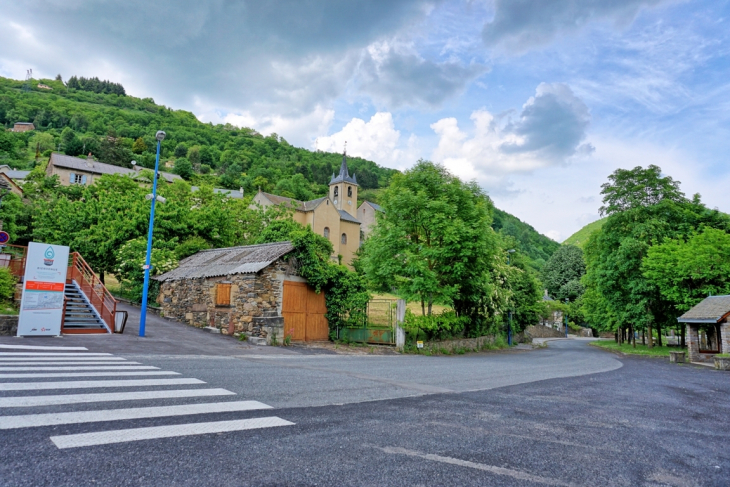 Clocher vu dans bas - Le Truel