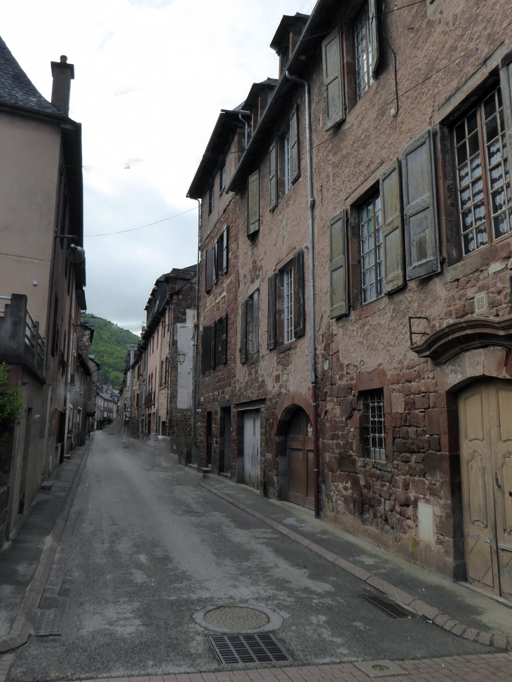 Une rue du village - Marcillac-Vallon