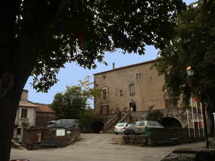 Le château de Latour. - Marnhagues-et-Latour