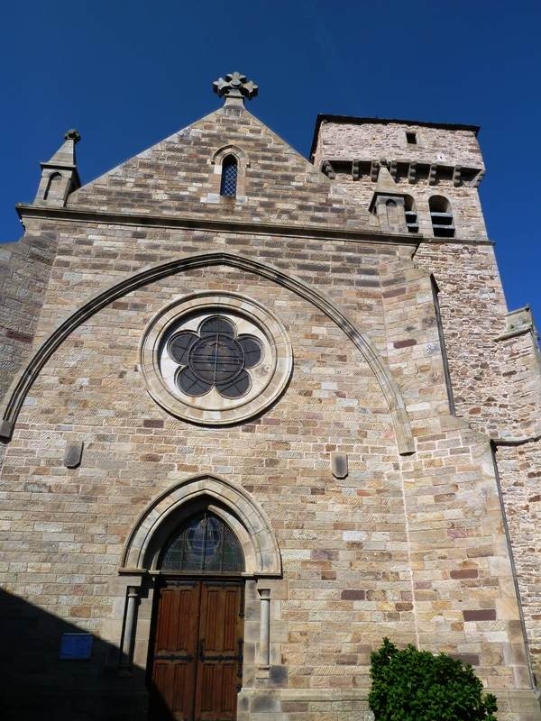 L'entrée de l'église - Martrin