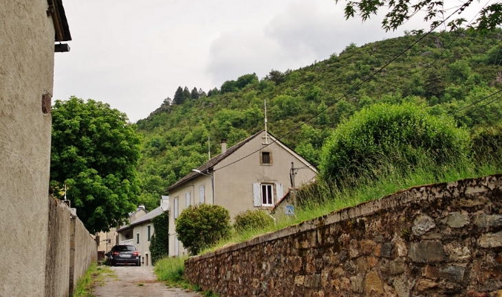 Le Village - Mélagues