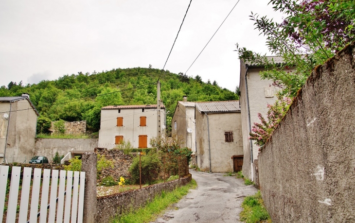 Le Village - Mélagues