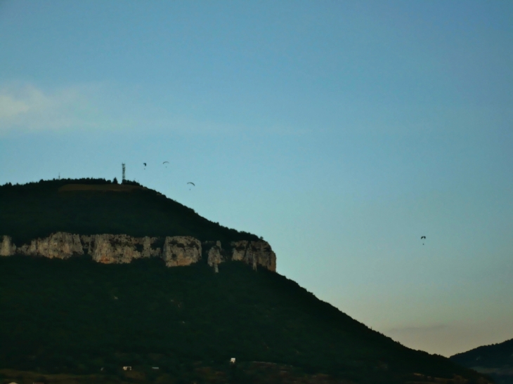 Aux alentours : delta plane. - Millau