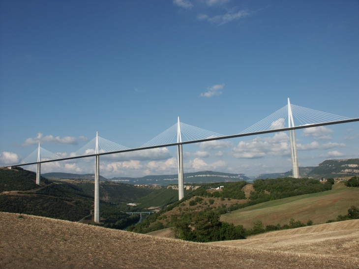 Le viaduc dans toute sa splendeur. - Millau