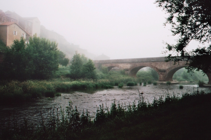 Montlaur dans la brume matinale