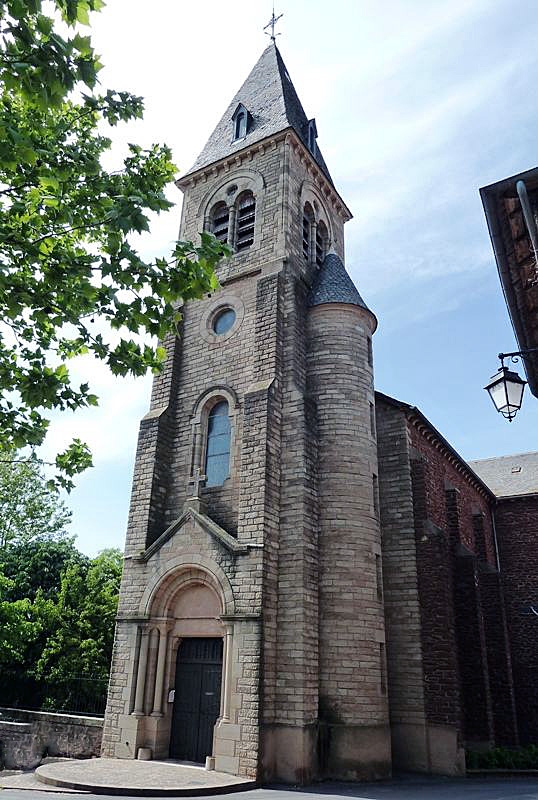 L'entrée de l'église - Montlaur