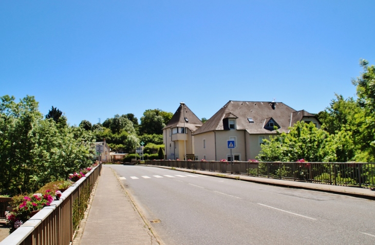 Le Village ( Pont sur L'Aveyron ) - Montrozier