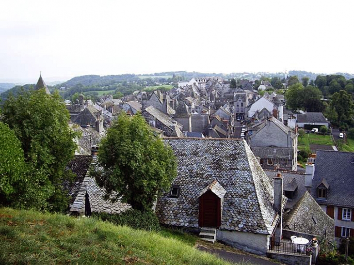 Vue sur les toits - Mur-de-Barrez