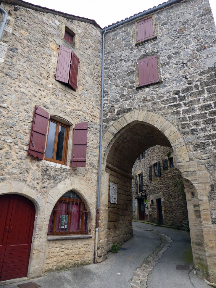 La porte du château du Roy - Peyrusse-le-Roc