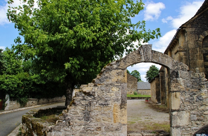 Le Village - Pierrefiche