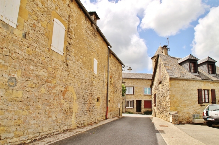 Le Village - Pierrefiche