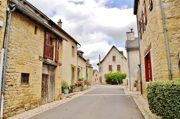 Le Village - Pierrefiche