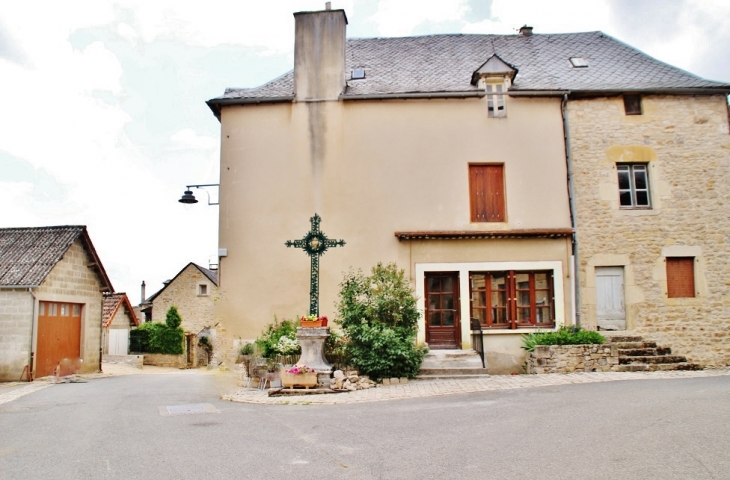 Le Village - Pierrefiche